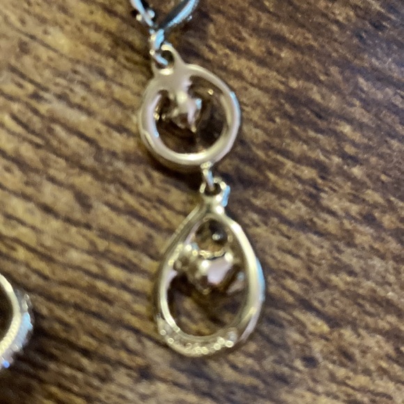 Givenchy Bridal earrings.. excellent condition like new - Picture 3 of 6